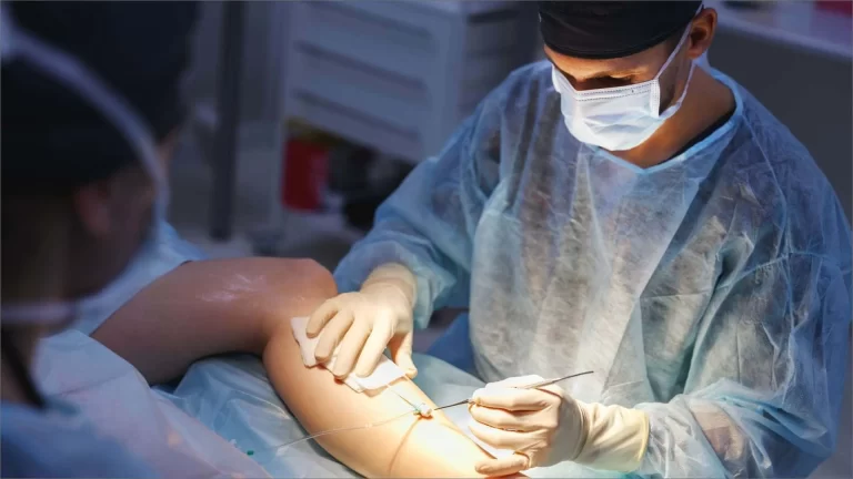 Signs that You Need to Consult a Vascular Surgeon