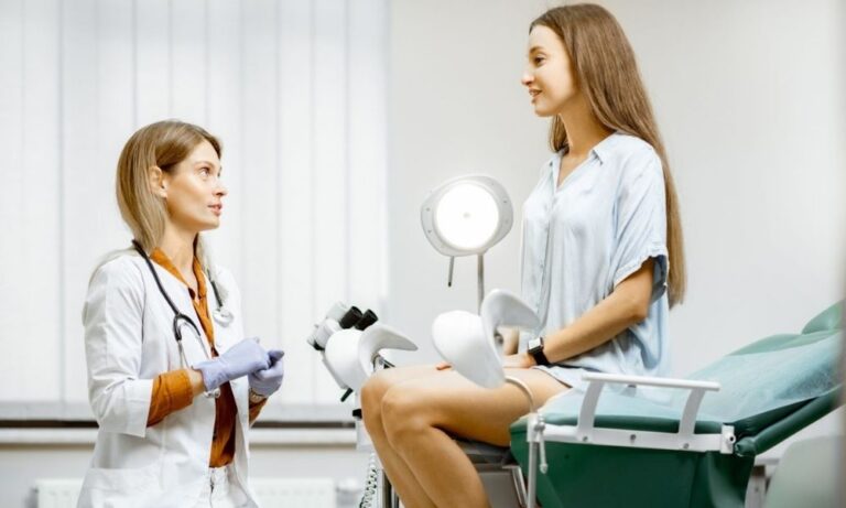 Obstetrician And Gynecologist: A Guide To Pregnancy And Birth Gynecologist