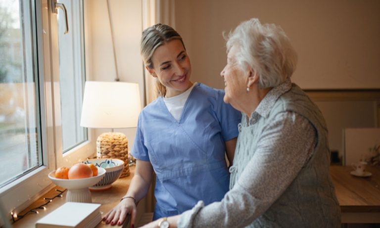 6 Ways Live-In Care Enhances Safety for Seniors Experiencing Advanced Cognitive Decline